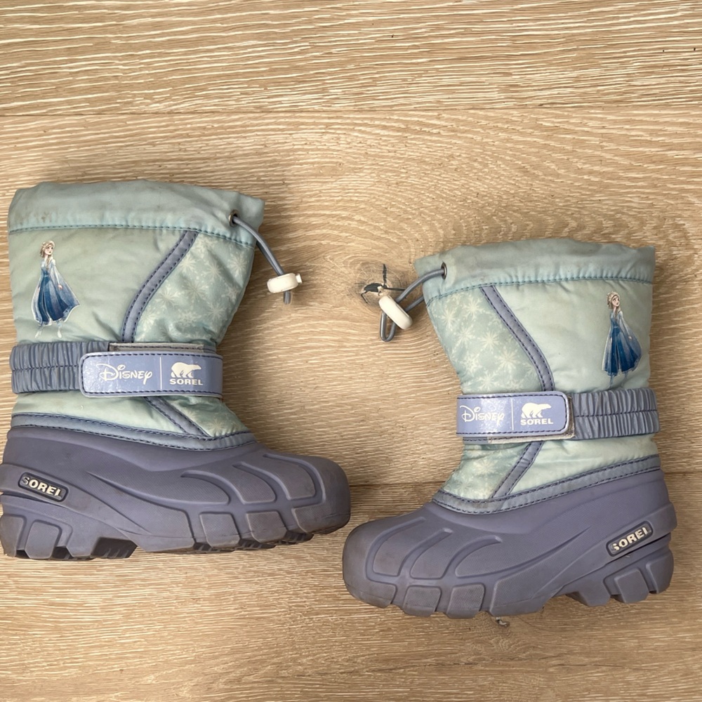 Frozen Blue and White Flurry Snow Boots